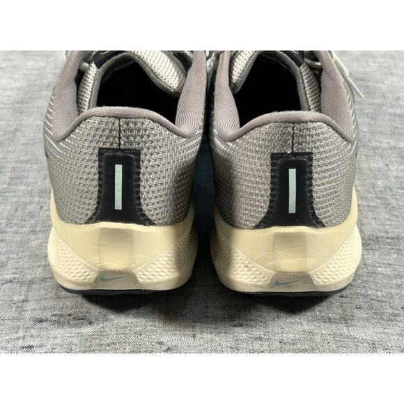 Nike Air Zoom Pegasus 40 Running Shoes Mens 10 Grey Black Swoosh Daily Trainer